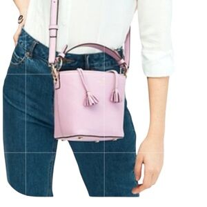 Kate Spade New York
HAYES BUCKET BAG